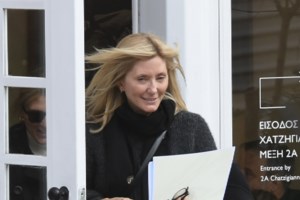 Μνημόσυνο τέως βασιλιά: Οι κόρες, οι νύφες, η κατασκευή - αστραπή του λιτού τάφου και οι καλεσμένοι - εικόνα 3