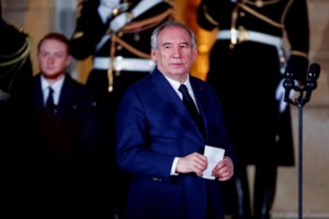 Πολιτικό αδιέξοδο στη Γαλλία: Η κυβέρνηση Μπαϊρού πέφτει, οι αγορές καταρρέουν και στο βάθος... ΔΝΤ - εικόνα 2