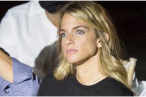 Μάρα Ζαχαρέα: Στιλάτη στην Κηφισιά με μονόχρωμο look - Tα loafers που αναβάθμισαν την εμφάνισή της - εικόνα 4