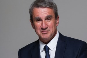 Λοβέρδος: "Είμαι υποψήφιος νίκης - Δεν είμαι υποψήφιος για να καταγράψω εσωκομματικό συσχετισμό"