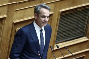 Μητσοτάκης σε Ανδρουλάκη: "Θα πιάνατε τον Τραμπ από το πέτο και θα του λέγατε go back;" [βίντεο]