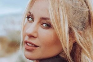 Η Γωγώ Μαστροκώστα και ο Τραϊανός Δέλλας σε μία σπάνια κοινή τους φωτογραφία - εικόνα 2