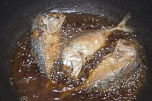 Κάρπαθος: Τι απαντάει το εστιατόριο όπου τηγάνιζαν ζωντανά ψάρια - "Μεμονωμένο περιστατικό, λυπούμαστε πολύ..."