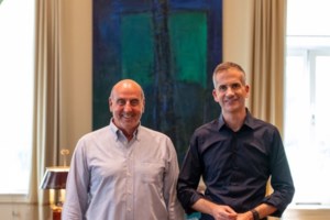 Γιώργος Βουλγαράκης: Χαμός με το βίντεο στο TikTok όπου οδηγεί χωρίς κράνος - "Έχω κι ένα πρόβλημα με τα μαλλιά μου"