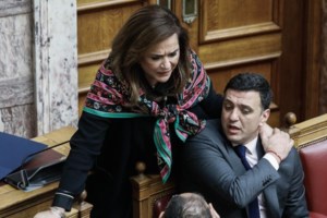 ΠΑΣΟΚ σε γραμμή... Ντόρας για την απομάκρυνση του Λιμενάρχη Χανίων: Αλαζονεία και αυταρχισμός Κικίλια - εικόνα 2