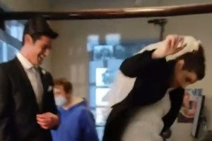 Η Μαρία Κίτσου με το στιλάτο ολόσωμο μαγιό της άρχισε τις βουτιές [Εικόνες]