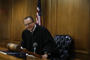 "Να με θυμάστε, σας παρακαλώ": Συγκινεί το τελευταίο μήνυμα του "πιο καλόκαρδου δικαστή" Φρανκ Κάπριο