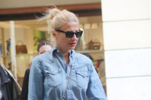 Φαίη Σκορδά: Ρομαντικό ταξίδι στη Ρώμη - Το τέλειο ταξιδιωτικό outfit και το δείπνο στα αγαπημένα της στέκια [εικόνες] - εικόνα 3