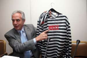 Fake news ΣΥΡΙΖΑ για τα self test: Ο "φωτογραφικός" διαγωνισμός για τη Siemens τελικά... δεν είχε Siemens
