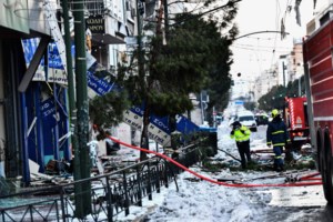 "Είμαι χάλια, τρέμω - Δεν έχω ρεύμα από την Τρίτη": Δραματική έκκληση ηλικιωμένης από την Αρτέμιδα