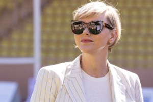 Πριγκίπισσα Σαρλίν: Mια κούκλα με πολυτελές total Louis Vuitton σύνολο και τα στιλάτα δίδυμα με τα perfecto - εικόνα 6