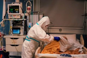 Κορονοϊός: Στο "κόκκινο" η Αττική - Κάθε μέρα και πιο κοντά στο lockdown - Οι περιοχές "φωτιά"