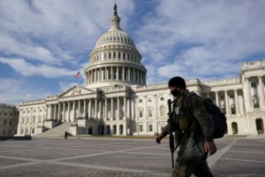 Επίθεση  στο Καπιτώλιο: Νεκροί ένας αστυνομικός και ο οδηγός που έριξε το αυτοκίνητo στη βόρεια πύλη - εικόνα 11