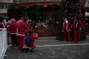 Εορταστικό ωράριο: Πώς θα λειτουργήσουν τα καταστήματα - Τι ισχύει για την παραμονή των Χριστουγέννων - εικόνα 2