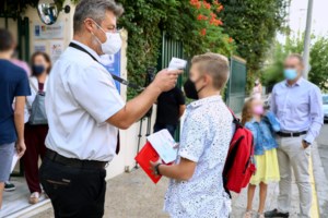 Ο Βατόπουλος εξηγεί γιατί υπάρχει έκρηξη κρουσμάτων στη Βόρεια Ελλάδα - Αγνωστο αν θα γίνουν παρελάσεις