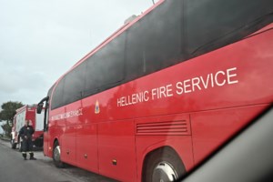 "Φοβόμαστε, κουνιόμαστε κάθε δέκα λεπτά": Κάτοικοι της Σαντορίνης περιγράφουν τον τρόμο των σεισμών