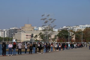 "Βράζει" από κορονοϊό η Θεσσαλονίκη: Ενα βήμα πριν το γενικό lockdown - Έρχεται απαγόρευση κυκλοφορίας από νωρίς το βράδυ - εικόνα 3