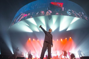 "Γ@μ@ τον πόλεμο": Χιλιάδες θεατές συναυλίας στην Αγία Πετρούπολη φώναξαν συνθήματα κατά της εισβολής στην Ουκρανία - εικόνα 2