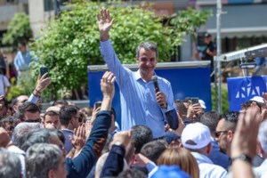 Θερμό τετ α τετ Μητσοτάκη - Τσιόδρα στο Ηράκλειο