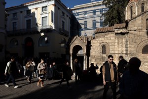 Απότομη προσγείωση για τις παροχές: Γιατί καίγονται τα σενάρια για 13ο - 14ο μισθό και "γενναίες" φοροελαφρύνσεις