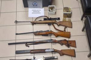 Λαμία: 30χρονος παρήγγειλε πιστόλι στο Dark Web - Ήταν κρυμμένο μέσα σε... πικάπ [εικόνες]