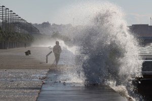 Απαγορευτικό απόπλου σε Πειραιά και Λαύριο λόγω των θυελλωδών ανέμων - Ποια πορθμεία είναι κλειστά