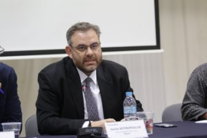 Πανελλαδικές: Τι λένε Τίτος Πατρίκιος και Θεόδωρος Γρηγοριάδης για τα κείμενά τους στις εξετάσεις - εικόνα 2