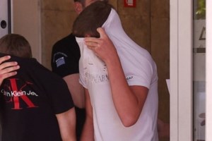 Πειραιάς: Σοκάρει η κατάθεση της 14χρονης - "Μου είχαν πιάσει τα χέρια, εγώ αντιστεκόμουν κι αυτοί γελούσαν" [βίντεο] - εικόνα 3