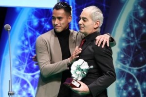 Συγκίνηση στα Βραβεία ΠΣΑΠΠ: Η μάχη του Μπακασέτα με την κατάθλιψη και το δώρο του Αραούχο στους γονείς του Άλκη - εικόνα 2