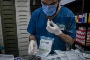 Πανελλήνιος Φαρμακευτικός Σύλλογος: Την αξιοπιστία των self tests μπορούν να κρίνουν μόνο οι ΠΟΥ, EMA, ECDC και ΕΟΦ