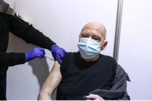 Κορονοϊός: Ραγδαία αύξηση των κρουσμάτων στην ηλικιακή ομάδα 12 -17 ετών - Χαμηλά τα ποσοστά εμβολιασμού στους νέους - εικόνα 2