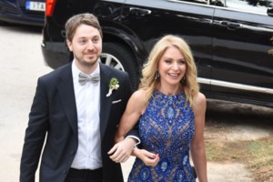 Back to... λεοπάρ: Η Μαρίνα Πατούλη με σουπερ μίνι φόρεμα με γούνα στα μανίκια - εικόνα 5