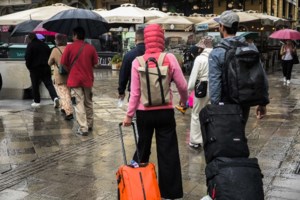 Επελαύνει η κακοκαιρία: Έντονες βροχές σε Φιλιππιάδα, Βόνιτσα και Πρέβεζα – Έπεσαν δέντρα, πλημμύρισαν υπόγεια