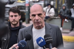 Ελεύθερος μετά την απολογία του ο 19χρονος κατηγορούμενος για την επίθεση στον Γιάνη Βαρουφάκη