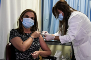 Σκληρή κόντρα κυβέρνησης - ΣΥΡΙΖΑ στα social media για τον εμβολιασμό κατά του κορονοϊού - εικόνα 2