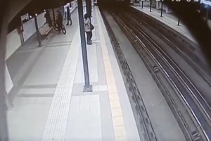 Θεσσαλονίκη: Χειροπέδες σε 19χρονο που απείλησε ανήλικο και του άρπαξε χρυσή αλυσίδα
