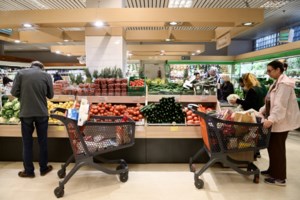 "Καλάθι του νοικοκυριού": Μειωμένες ή σταθερές οι τιμές στο 98% των προϊόντων - Σε ισχύ και τα εορταστικά καλάθια