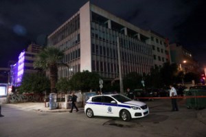 Γνωστός πλαστικός χειρουργός ξυλοκόπησε 43χρονη οδηγό στη Συγγρού - Την άρπαξε από τα μαλλιά και τη χτυπούσε [βίντεο] - εικόνα 2