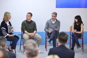 H αποκάλυψη Μητσοτάκη για το σχολικό μπούλινγκ σε βάρος του: Μου πετούσαν την τσάντα από το παράθυρο...