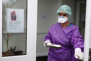 Tα τέσσερα αναπάντητα μυστήρια για το πώς μεταδίδεται ο κορονοϊός