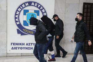 "Πόλεμο" της Greek Mafia βλέπει η ΕΛΑΣ πίσω από τις εκρήξεις σε Πειραιά και Καλλιθέα - Πώς συνδέονται