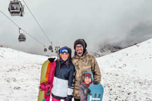 Γιώργος Καράβας - Ραφαέλα Ψαρρού: Οσκαρική εμφάνιση σε λαμπερό event - Πόζαραν στο κόκκινο χαλί [εικόνες]