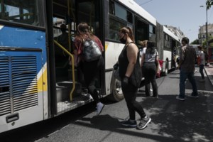 Επιτάφιος: Πώς θα γίνει η περιφορά και το προσκύνημα - Όλα τα μέτρα εντός και εκτός των ναών