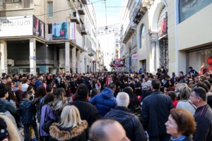 Σε ισχύ από την Τετάρτη το "Καλάθι των Χριστουγέννων" - Ποιες κατηγορίες τροφίμων περιλαμβάνει