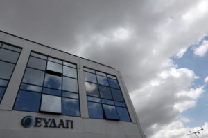 "Παγκόσμιος πόλεμος" για μια μάσκα - Πώς η Ελλάδα κατάφερε να εξασφαλίσει εκατομμύρια - εικόνα 3