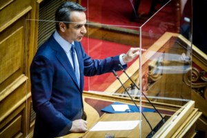 Οι νέοι ύμνοι Τσίπρα για τον Ανδρέα Παπανδρέου, η "πάσα" Μητσοτάκη και η απάντηση του ΠΑΣΟΚ: "Εσείς τον λέγατε κλέφτη"