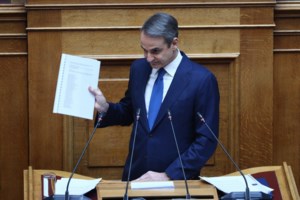 Ο Πλακιάς τα βάζει με τον Μητσοτάκη μετά την ομιλία του στη Βουλή: Δεν έφερα τα παιδιά μου στον κόσμο για να γίνουν Ιφιγένειες