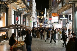 Μετάλλαξη Όμικρον: Με την τρίτη δόση ή νοσείς ελαφριά ή καθόλου, σύμφωνα με τον Ηλία Μόσιαλο [Βίντεο]