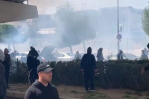 Μαρσέιγ - ΠΑΟΚ: Εικόνες ντροπής - Τρομερά επεισόδια και δακρυγόνα έξω από το "Βελοντρόμ" - εικόνα 2