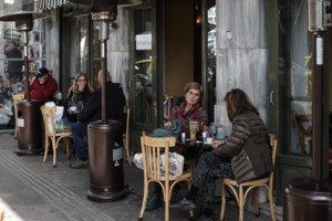 Κορονοϊός: "Ας μην εφησυχάζουν οι ανεμβολίαστοι - Δεν αποκλείεται η επανεμφάνιση νέου επιδημικού κύματος" - εικόνα 2